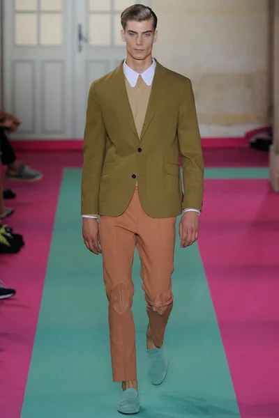 Look 24